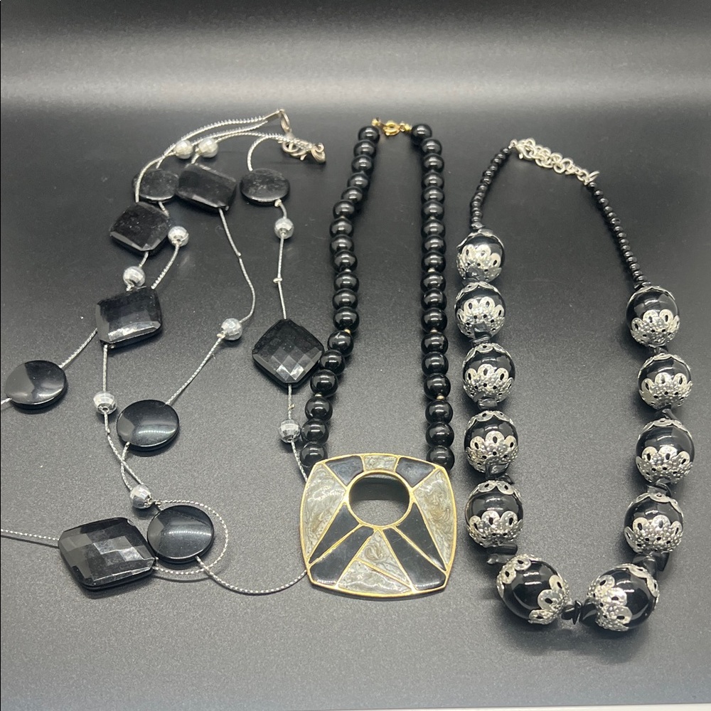 Elegant Black and Silver Necklace Lot 3 necklaces🤍🩶🖤